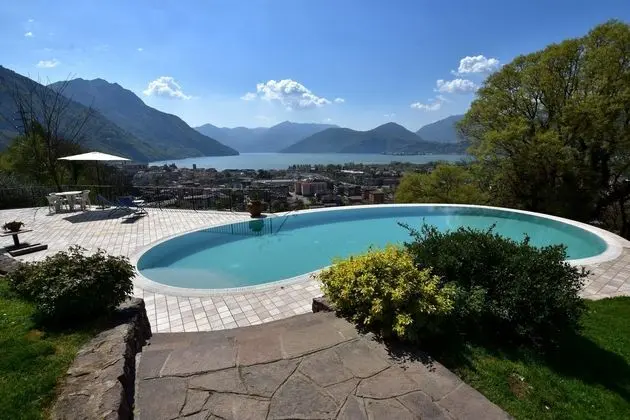 Apartment in 2-floor Villa With Swimming Pool, Equipped Garden and Lake View - Öne Çıkan Resim