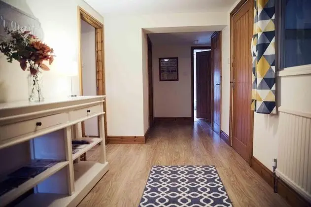 Apartment 25B - Lobi