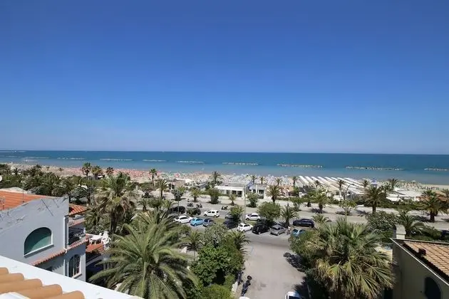 Apartment 30 Meters From the sea With 6 Beds With Full sea View