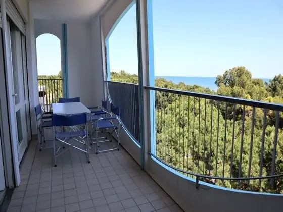 Apartment for 6 People With Three Large Terraces Facing the Seaside