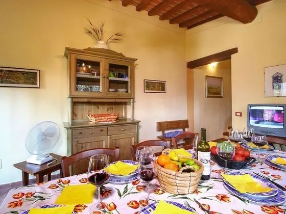 Apartment in a Farmhouse in Radda In Chianti With Patio - Yerinde Yemek