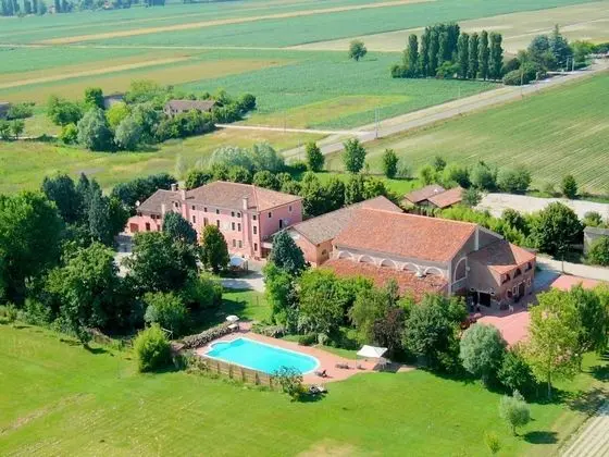 Apartment in a Rural Estate in Pontecchio Polesine With Shared Swimming Pool