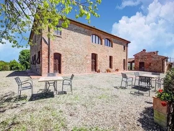Apartment in a Typical Tuscan Farmhouse With Swimming Pool