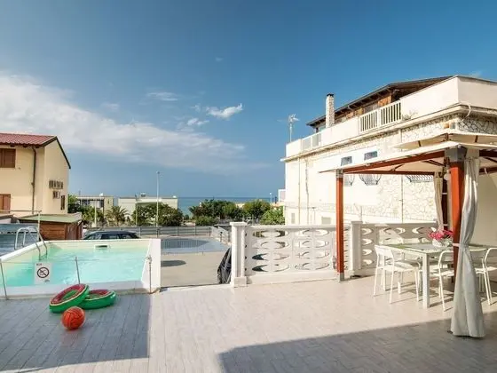 Apartment in Villa in Alcamo Marina With Swimming Pool