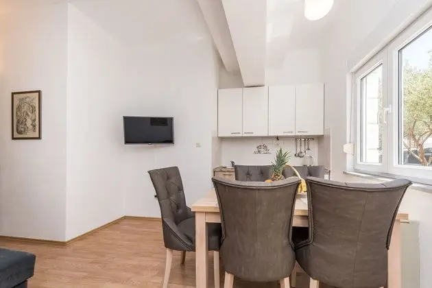 Apartment Angie 220m From the Beach - Yerinde Yemek