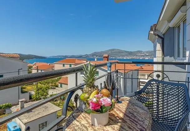 Apartment Antonia 220m From the Beach