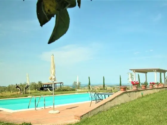 Apartment in Asciano With Shared Panoramic Swimming Pool