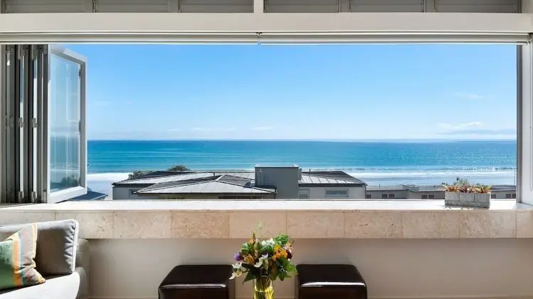 Apartment On The Beach - Öne Çıkan Resim