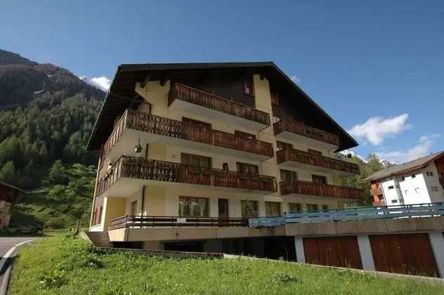 Apartment in Blatten With Mountain Views & Open Kitchen - Dış Mekan