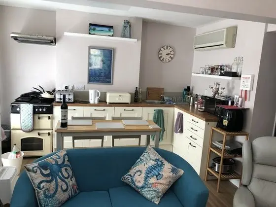 Apartment in Bourne With Alexa, Netflix and 50 tv