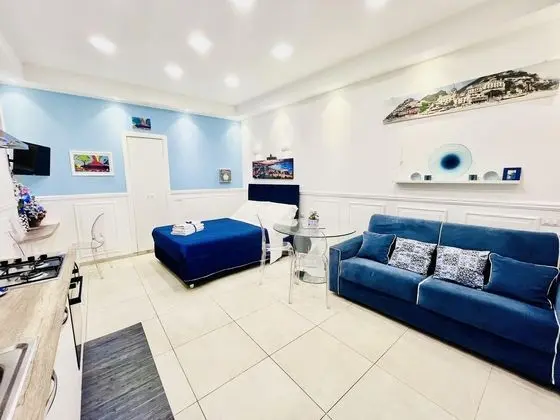 Apartment in the Centre of Naples, Italy - Öne Çıkan Resim
