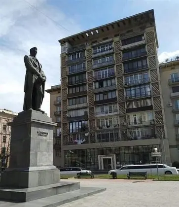 Apartment on Dimitri Uznaze