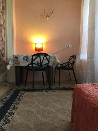 Apartment on Dimitri Uznaze - Oda Düzeni