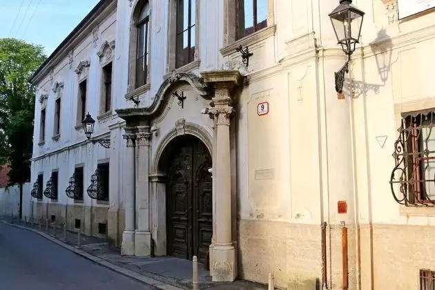Apartment F9