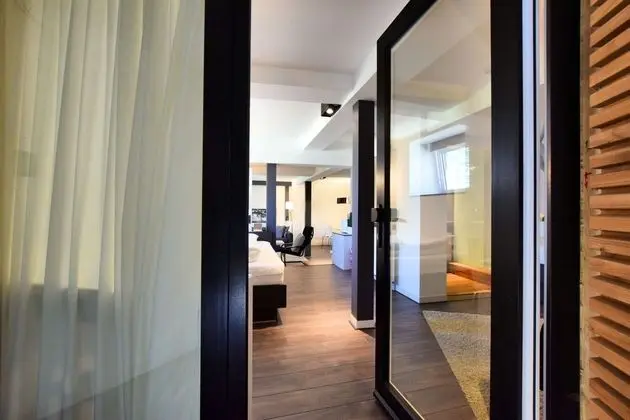 Apartment in Former Coach House - Lobi