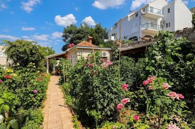 Apartment Garden M&M