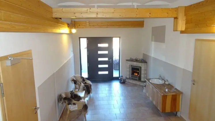 Apartment Garten near Airport - Lobi