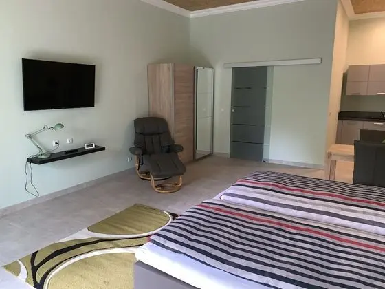 Apartment Garten near Airport - Oda