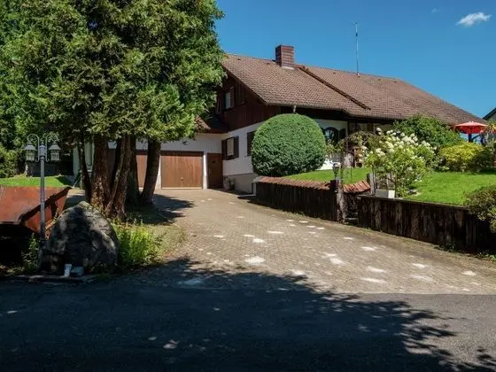 Apartment in Gütenbach With Garden, Garden Furniture, BBQ - Dış Mekan