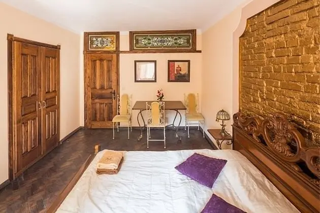 Apartment Halytska 9b