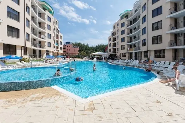 Apartment with Kitchenette in Avalon Complex - Havuz