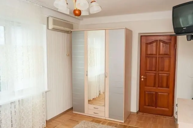 Apartment on Lesi Ukrainky Blvd - Dış Mekan