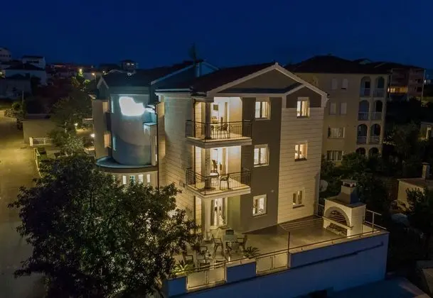 Apartment Matea 220m From the Beach - Dış Mekan