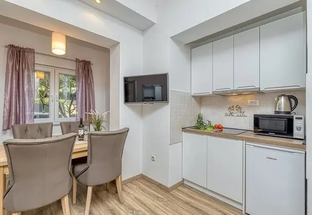 Apartment Matea 220m From the Beach - Mutfak