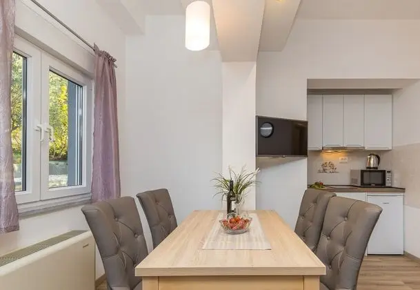 Apartment Matea 220m From the Beach - Yerinde Yemek