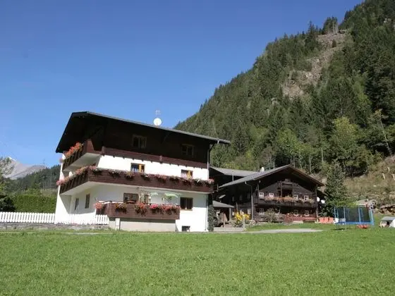 Apartment in Matrei in Osttirol With Garden & Play Equipment - Öne Çıkan Resim