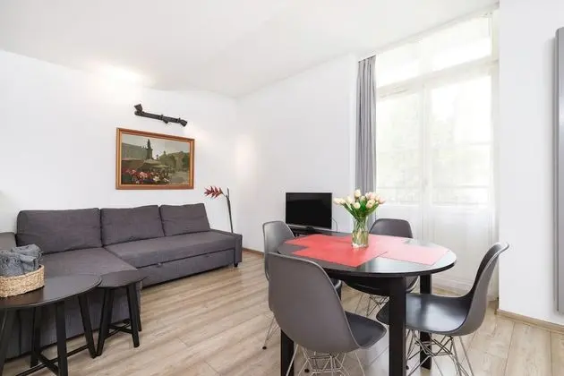 Apartment Miodowa 19 by Renters
