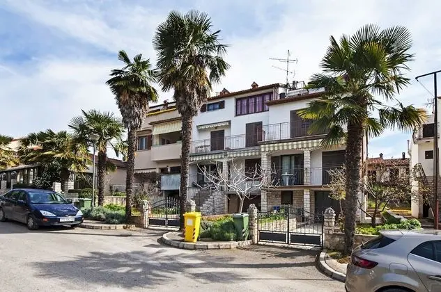 Apartment Mirela with Sea view