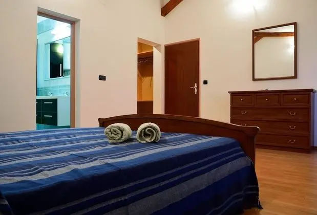 Apartment Mrkić / Four Bedroom A1 - Oda