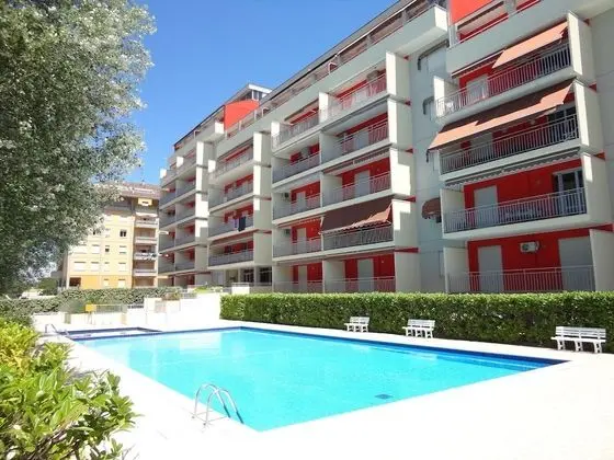 Apartment Near the Beach-pool-tv-ac by Beahost Rentals