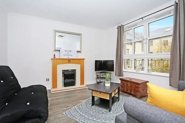 Apartment Near The Royal Mile With Parking