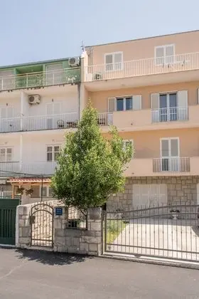 Apartment Nona near Beach