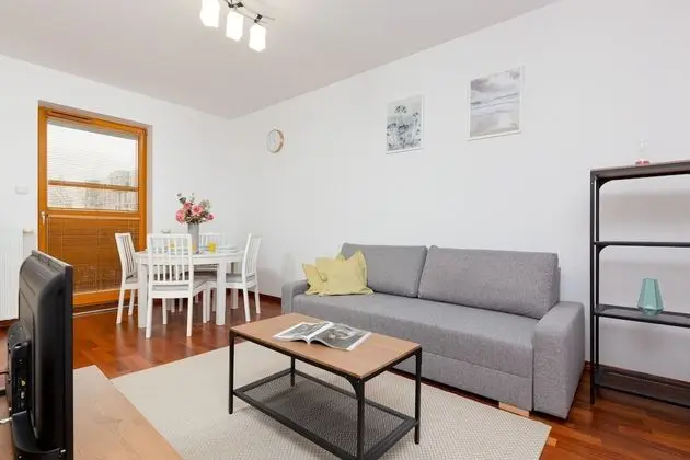 Apartment Polkowska Warsaw by Renters - Öne Çıkan Resim