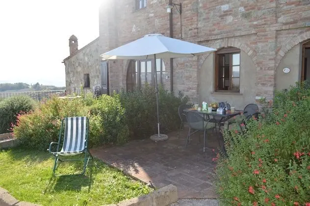 Apartment With Private Garden in Tuscany - Öne Çıkan Resim
