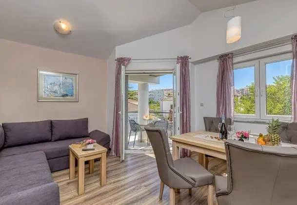 Apartment Rafaela 220m From the Beach