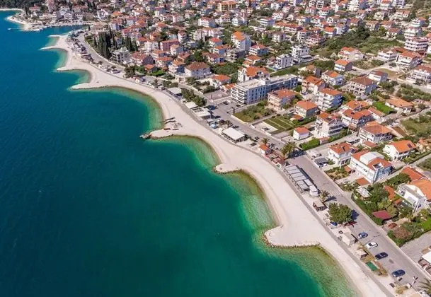 Apartment Rafaela 220m From the Beach - Plaj