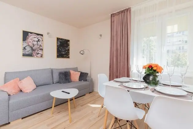 Apartment Rejtana Warszawa by Renters