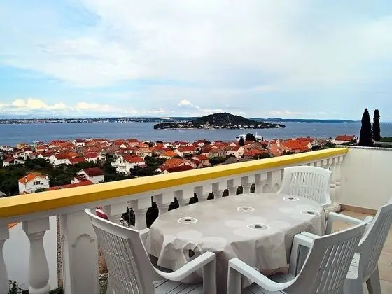 Apartment Reno With sea View