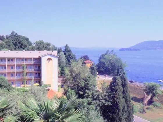 Apartment in Residence on Lake Maggiore near Beach