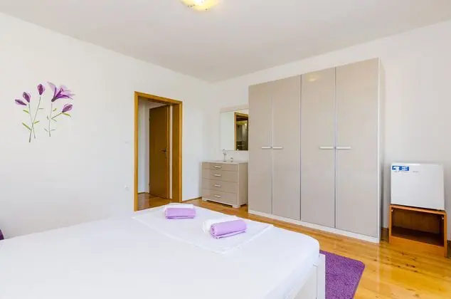 Apartment & Rooms Mazdin