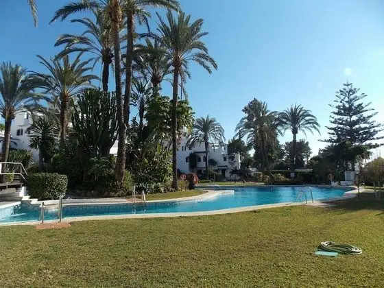 Apartment With Sea View In Puerto Banus - Havuz