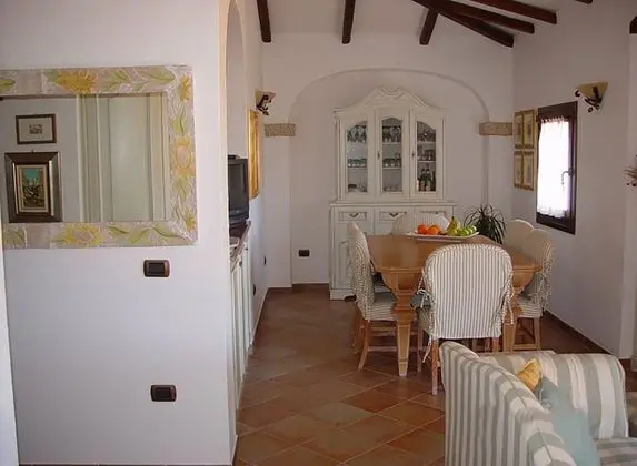 Apartment With Sea View Terrace - Oda Düzeni