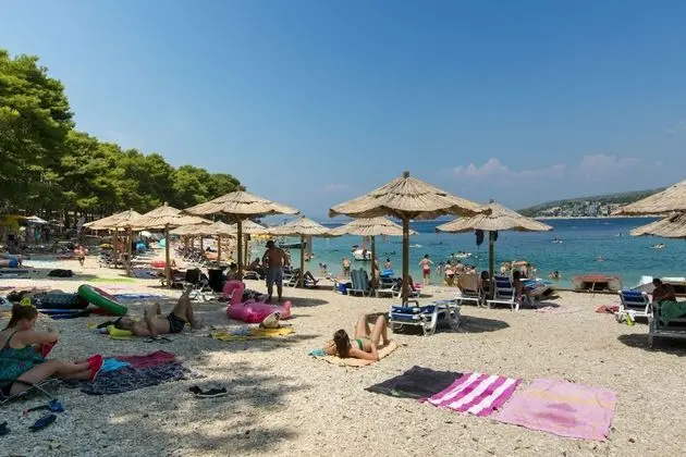 Apartment Seafront Tambaca