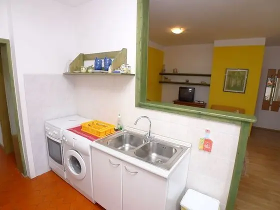 Apartment for six Persons With 3 Bedrooms and Partial sea View - Mutfak