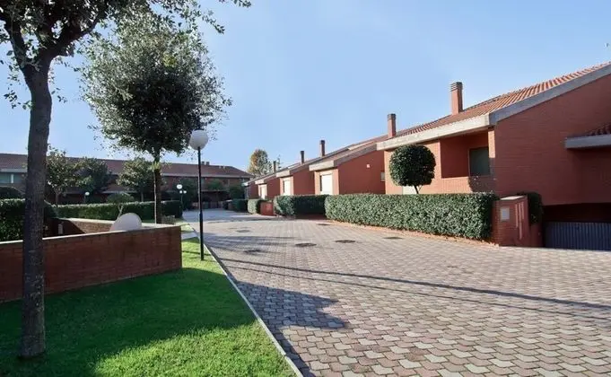 Apartment Spacious Long Stay Rome Area I Triangoli With Garden in the Backyard