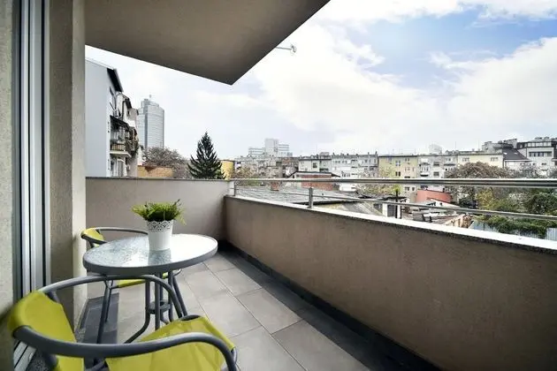 Apartment Stadium